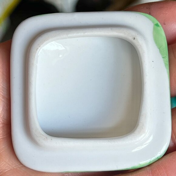 Oscar De La Renta Parfums Green Rose Pattern Ceramic Trinket Box - Picture 6 of 9